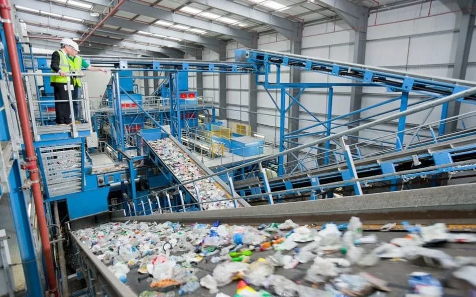 Recykling butelek PET: Jak skutecznie dbać o środowisko?